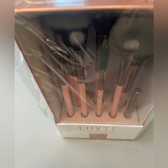 Luxie complete 8 piece set in rose gold . New in original package. - Picture 4 of 8